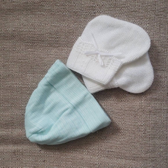 Baby's hat and booties - Picture 1 of 4